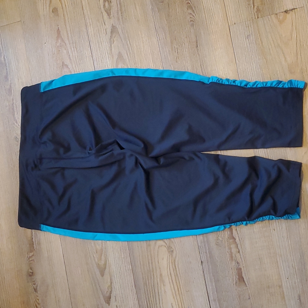 Yoga Capri - Picture 2 of 5